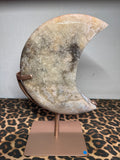 Roze Amethist Maan op Standaard – Pre-Loved Kristal Decoratie 29,3 cm