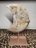 Roze Amethist Maan op Standaard – Pre-Loved Kristal Decoratie 29,3 cm